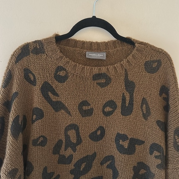 Wooden Ships Leopard Print Oversized Sweater 
Sz S/M Comfy Preppy Cozy Relaxed - Picture 4 of 8
